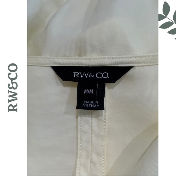 🛍️3/$40 RW&CO Relaxed Fit Long Sleeve V-Neck Top Pale Yellow Blouse Size Medium - Picture 6 of 6